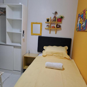 Lindo quarto de solteiro na Barra